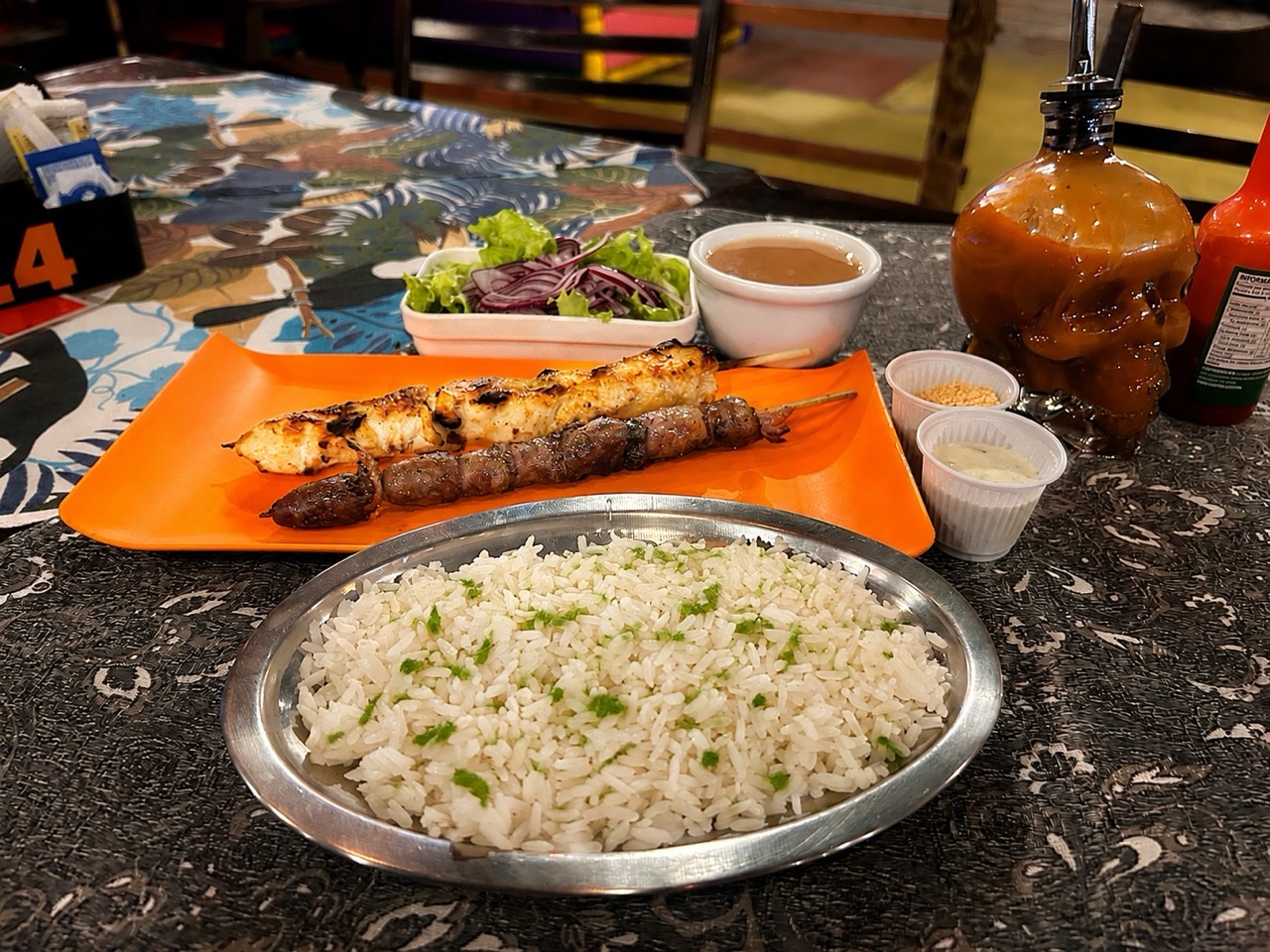 Jantinha Expressa do Varanda Ypê com 2 espetos, arroz, feijão, farofa e vinagrete ou saladinha por R$ 35,90 em Campinas